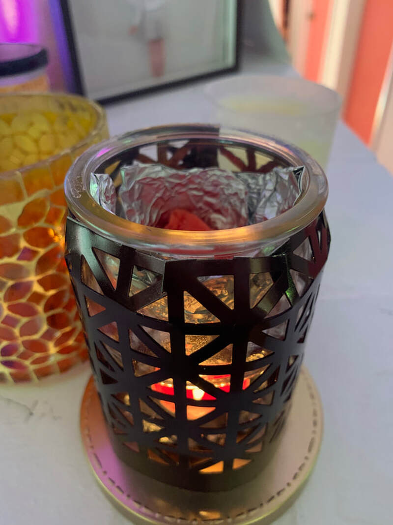 Fold the flaps at the top inward, and as you see here, they will support the jar by its lip.